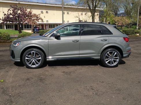 Used 2022 Audi Q3 2.0T Premium Plus w/ Premium Plus Package AWD/4WD image 3