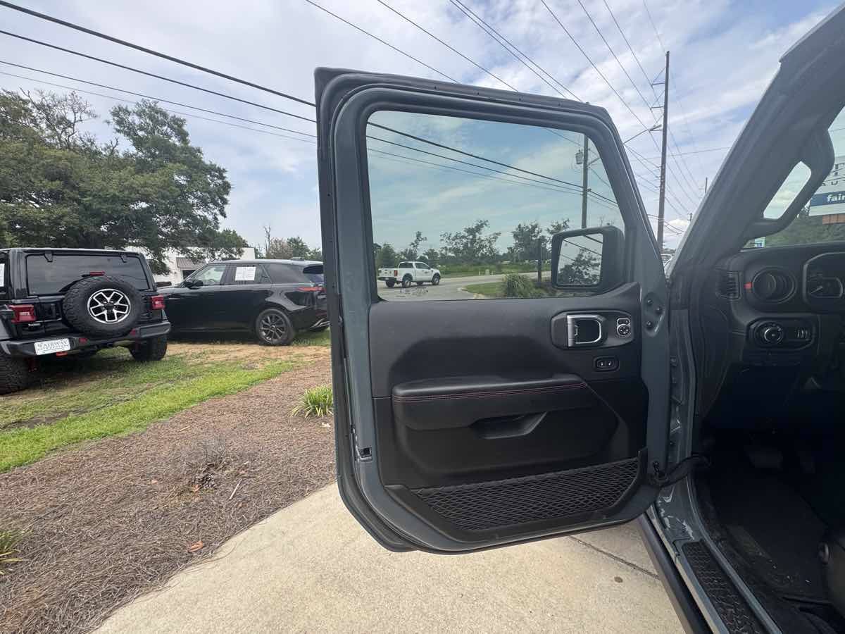 Used 2024 Jeep Wrangler Unlimited Rubicon AWD/4WD image 25
