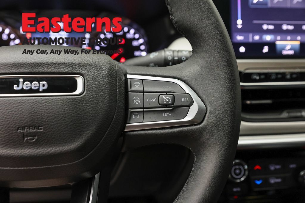 Used 2025 Jeep Compass Limited AWD/4WD image 16