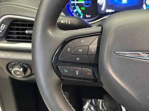 Used 2024 Chrysler Pacifica Limited FWD image 23