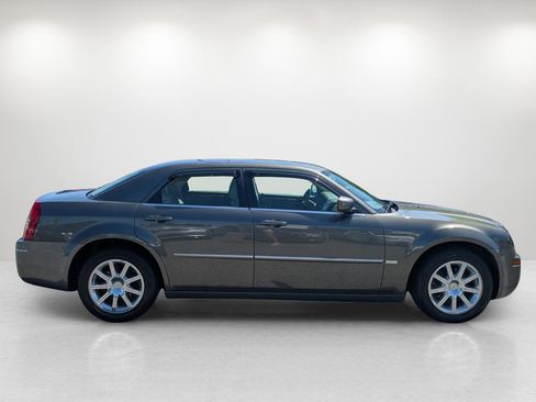 Used 2009 Chrysler 300 Touring image 4