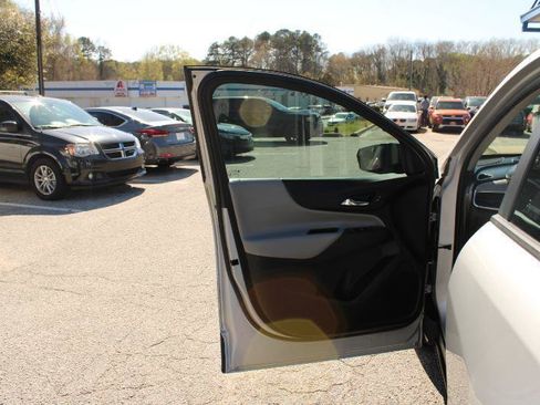 Used 2022 Chevrolet Equinox LS FWD image 14