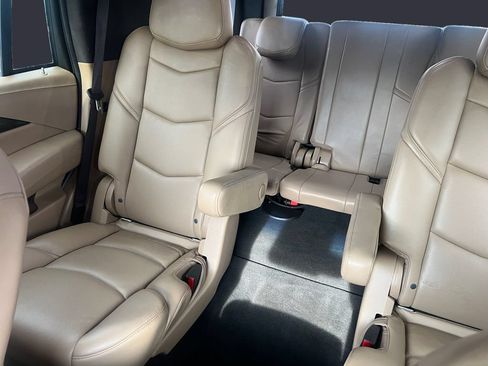 Used 2018 Cadillac Escalade Platinum AWD/4WD image 13