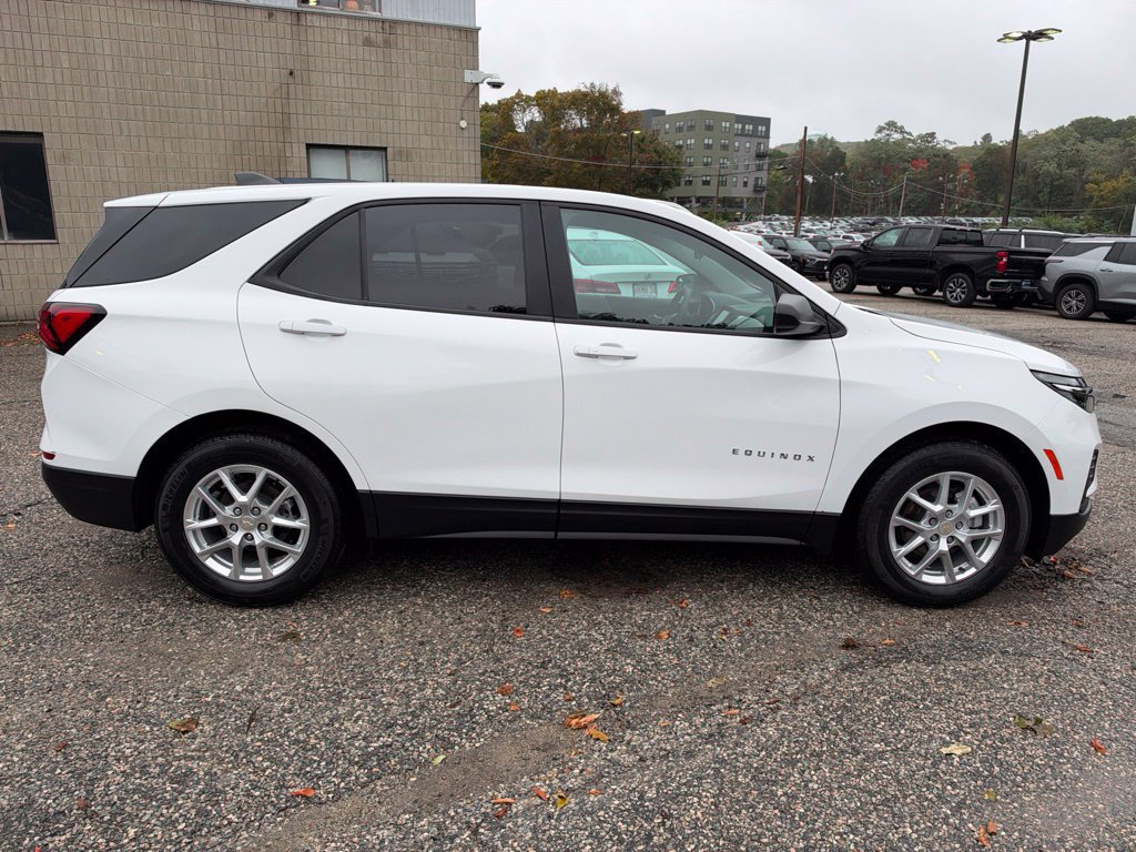 Used 2024 Chevrolet Equinox LS w/ LS Convenience Package FWD image 8