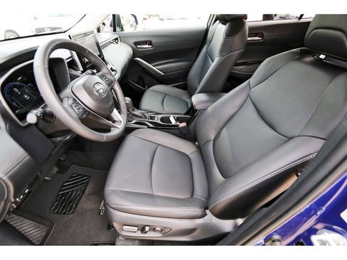Used 2024 Toyota Corolla Cross XLE w/ Convenience Package FWD image 11