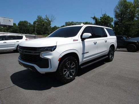 Used 2022 Chevrolet Suburban Z71 w/ Luxury Package AWD/4WD image 8