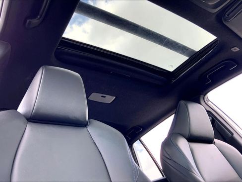 Used 2024 Toyota Corolla Cross XSE w/ Convenience Package image 14