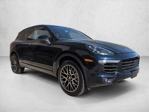Used 2017 Porsche Cayenne S image 3