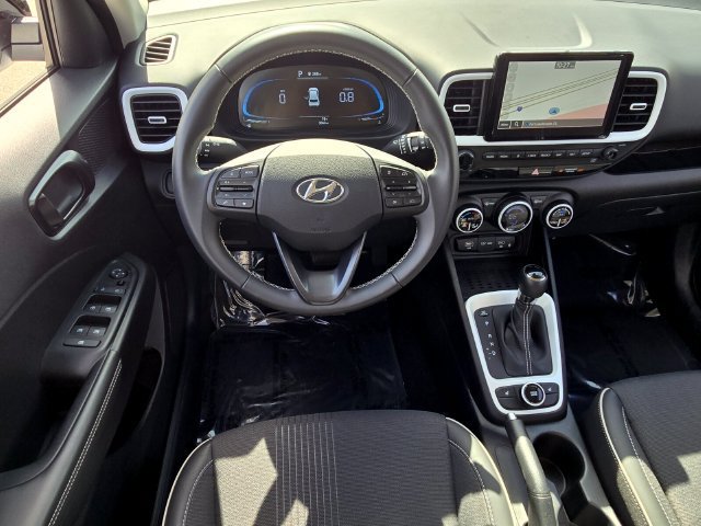 Used 2025 Hyundai Venue Limited FWD image 7