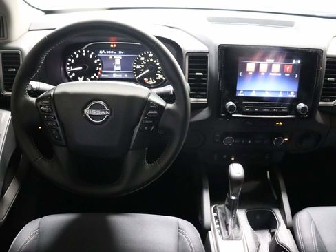 Used 2024 Nissan Frontier SV w/ SV Convenience Package image 11