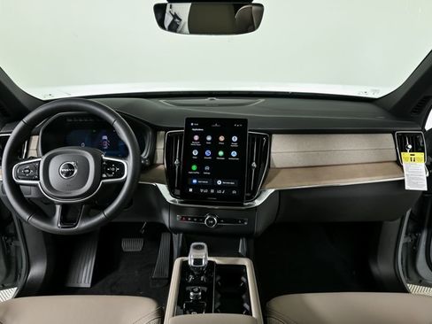 New 2026 Volvo XC90 B6 Plus w/ Protection Package Premier image 18