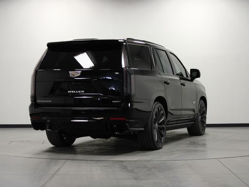 Used 2025 Cadillac Escalade V image 4