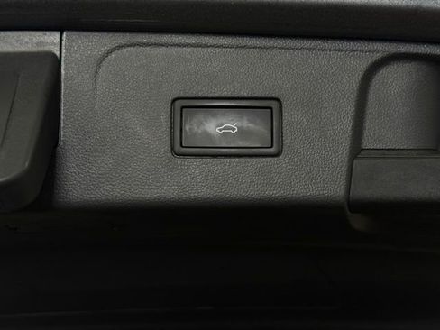 Used 2025 Volkswagen Atlas SE image 10