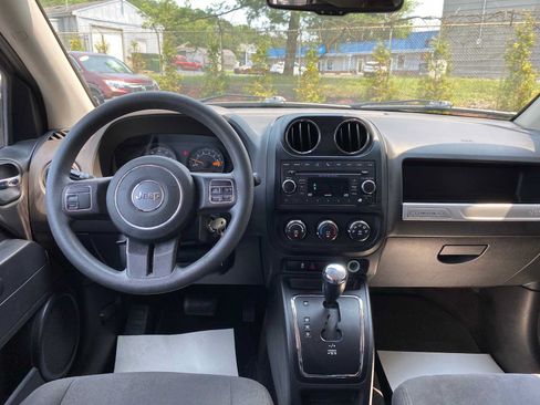 Used 2017 Jeep Compass Sport FWD image 8