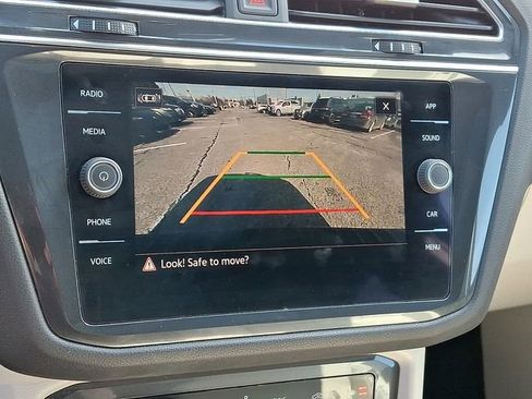 Used 2022 Volkswagen Tiguan SE R-Line image 4