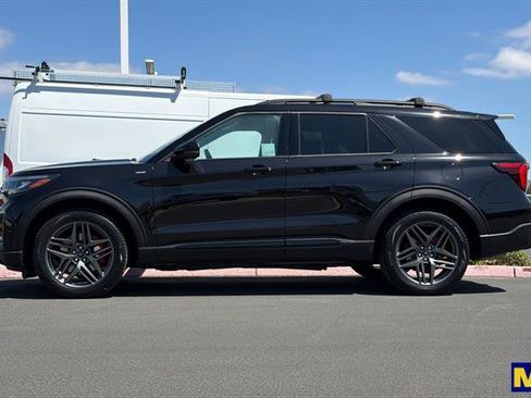Used 2025 Ford Explorer ST-Line w/ ST-Line Street Pack AWD/4WD image 7