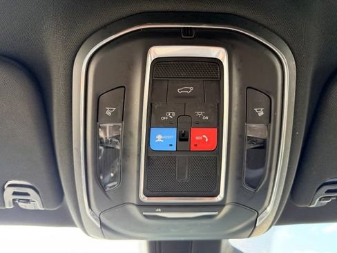 Used 2025 Jeep Wagoneer L Series II AWD/4WD image 13