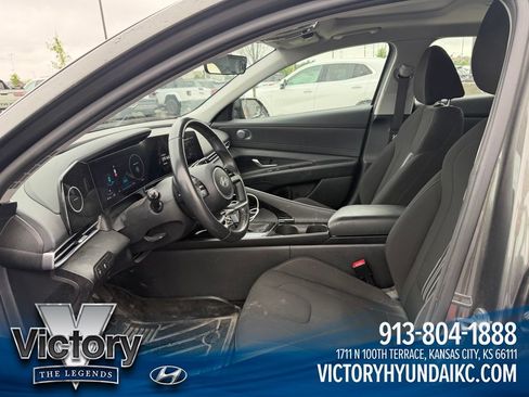 Used 2024 Hyundai Elantra SEL w/ Convenience Package FWD image 15