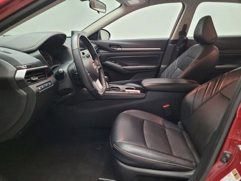 Used 2024 Nissan Altima 2.0 SR FWD image 17