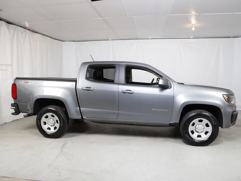 Used 2022 Chevrolet Colorado W/T AWD/4WD image 2
