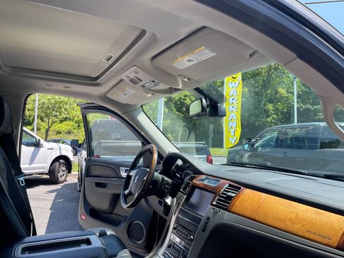 Used 2014 Cadillac Escalade Platinum image 37
