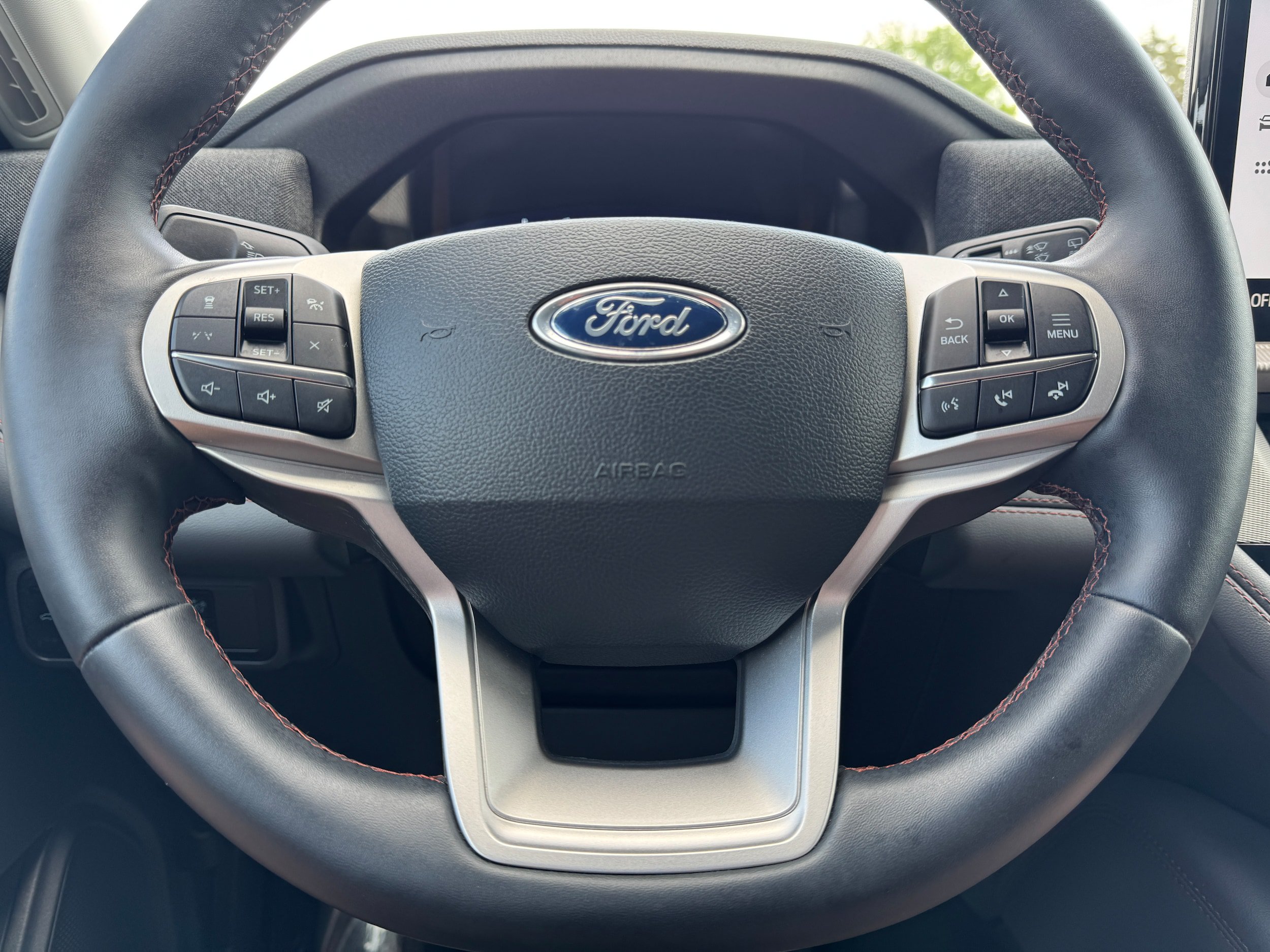 Used 2025 Ford Explorer Active AWD/4WD image 21