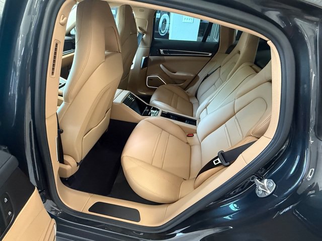 Used 2023 Porsche Panamera image 16