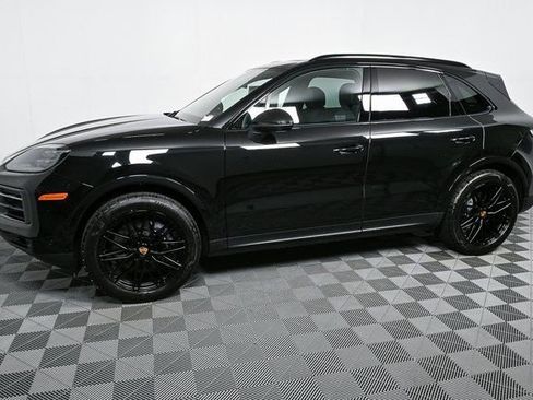Certified 2025 Porsche Cayenne image 2