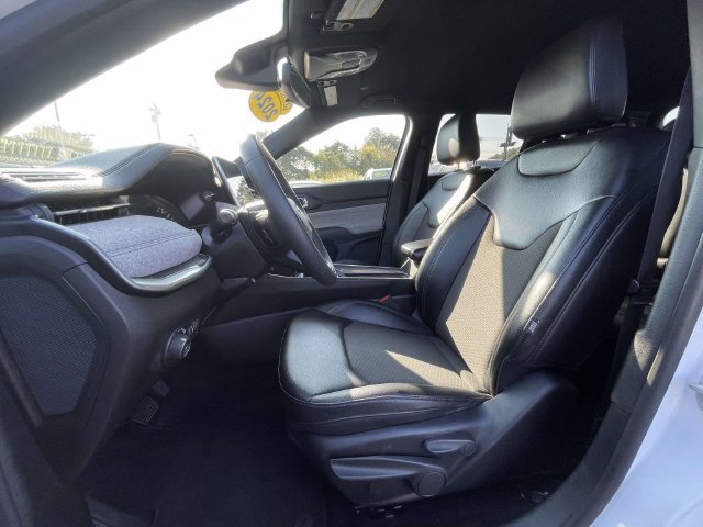 Used 2024 Jeep Compass Latitude AWD/4WD image 16
