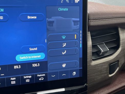 Used 2024 Ford Expedition Limited image 22