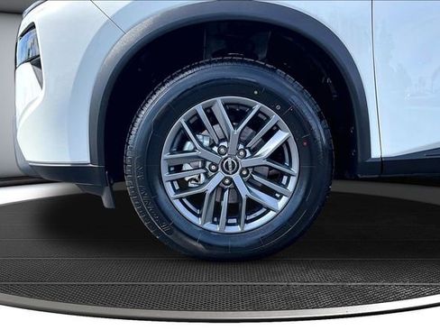 Certified 2024 Nissan Rogue S image 32