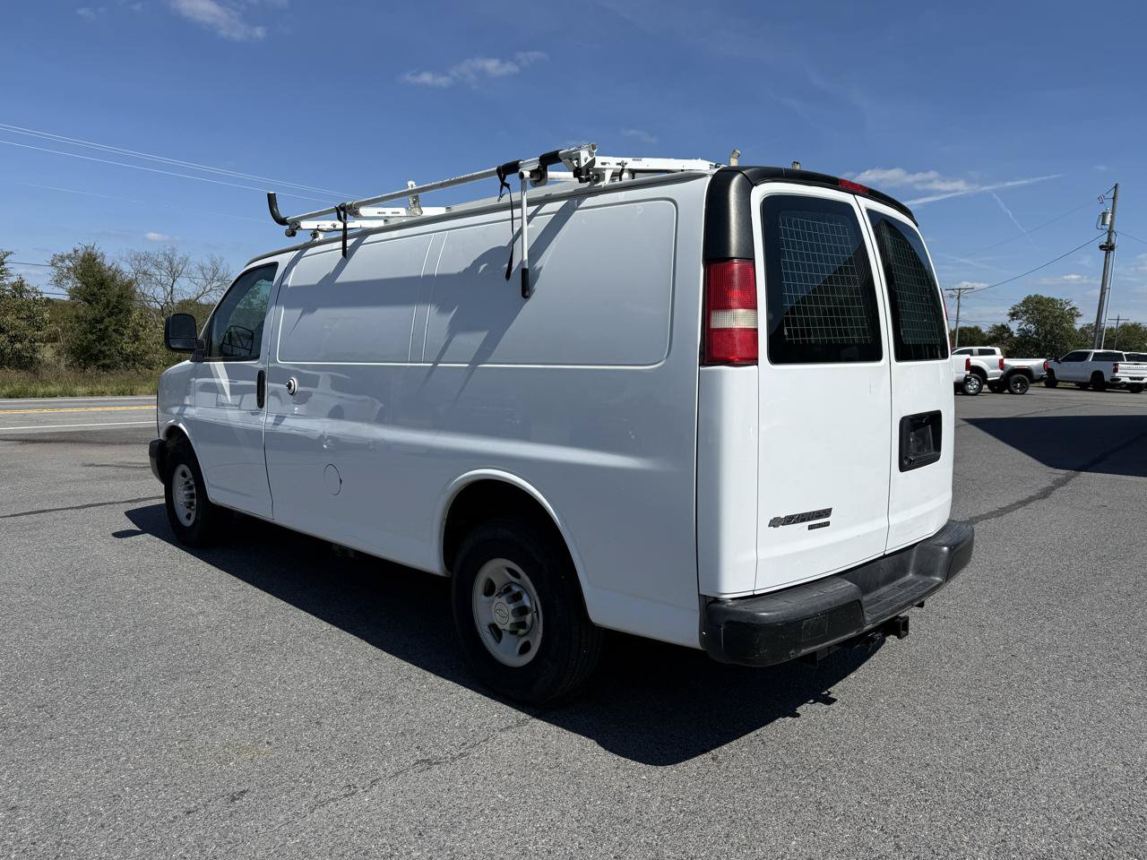 Used 2015 Chevrolet Express 2500 RWD image 4