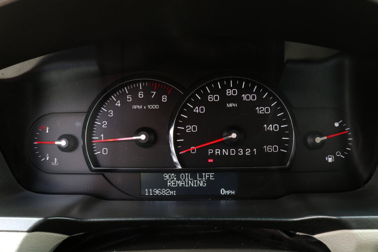 Used 2009 Cadillac DTS w/ Sun And Sound Package FWD image 27