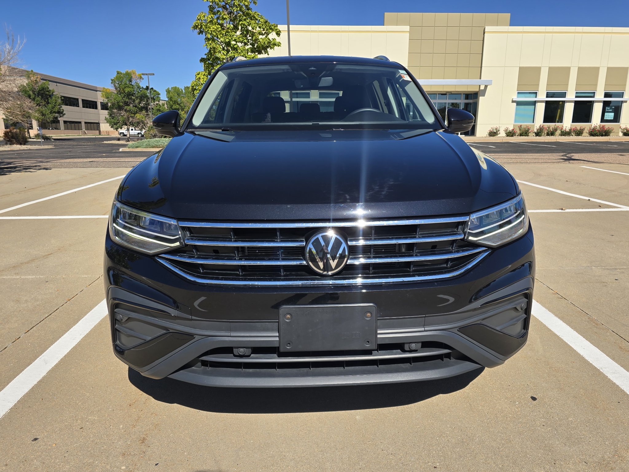 Used 2024 Volkswagen Tiguan SE AWD/4WD image 9
