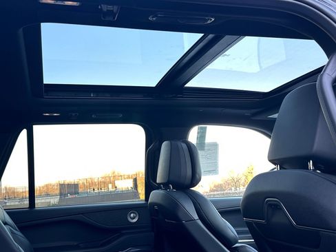 New 2026 Lincoln Navigator Reserve image 16