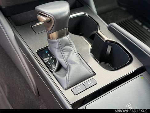 Used 2025 Lexus ES 300h w/ Premium Package FWD image 31