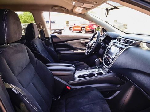 Used 2018 Nissan Murano S image 18