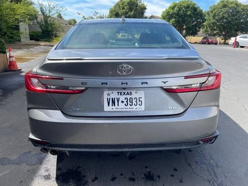 Used 2025 Toyota Camry SE FWD image 5