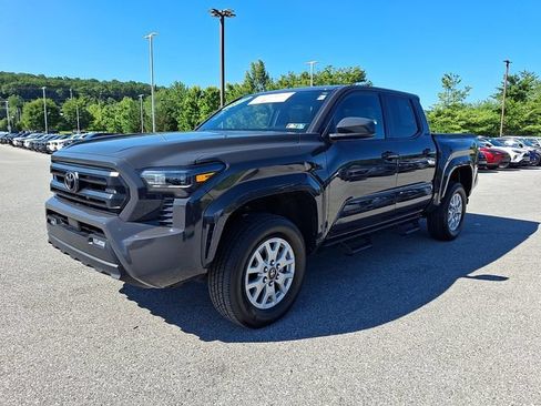 Certified 2025 Toyota Tacoma SR5 AWD/4WD image 3