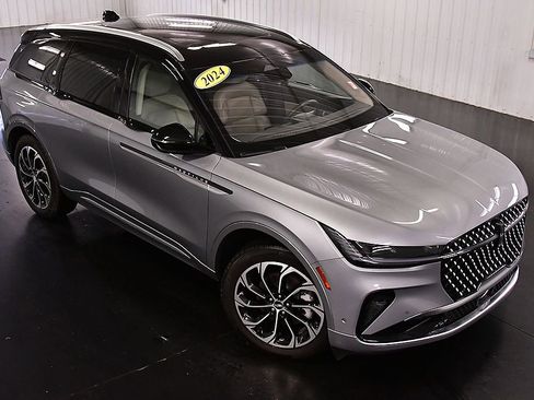 Used 2024 Lincoln Nautilus Reserve w/ Equipment Group 203A image 11