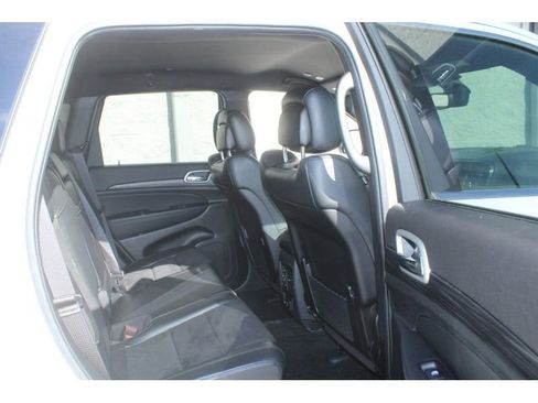 Used 2022 Jeep Grand Cherokee Laredo X image 12