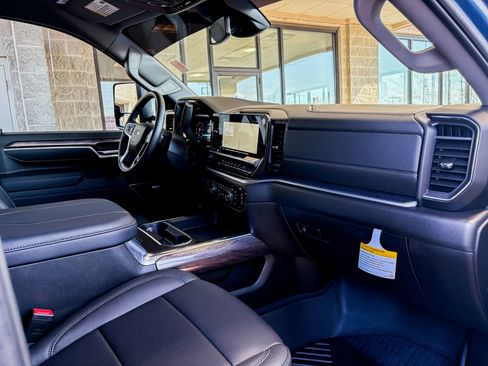 Used 2025 Chevrolet Silverado 2500 LTZ w/ LTZ Plus Package image 37