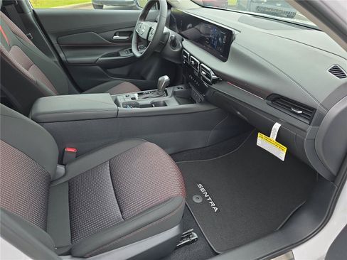 New 2026 Nissan Sentra SR w/ Floor Mat Package FWD image 31