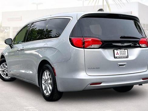 Used 2023 Chrysler Voyager LX FWD image 31