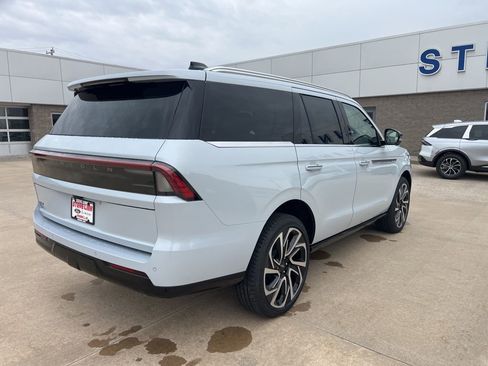 New 2026 Lincoln Navigator Reserve AWD/4WD image 6
