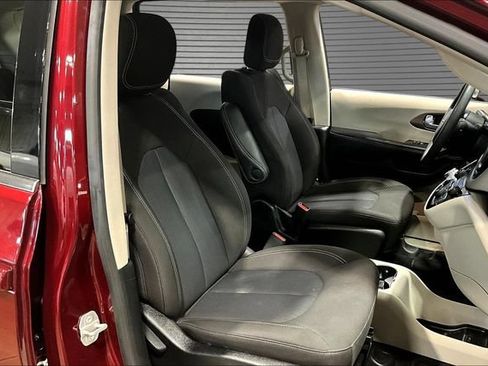 Used 2023 Chrysler Voyager LX FWD image 26