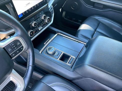 Certified 2023 Ford Expedition XLT image 15