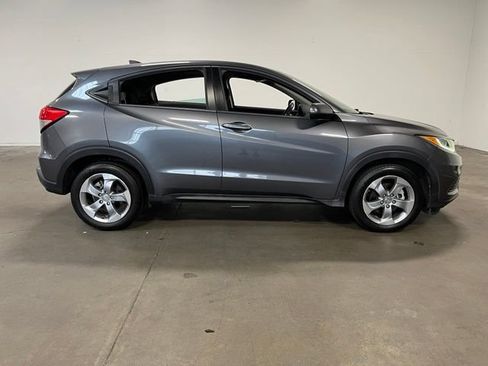Used 2019 Honda HR-V LX image 2