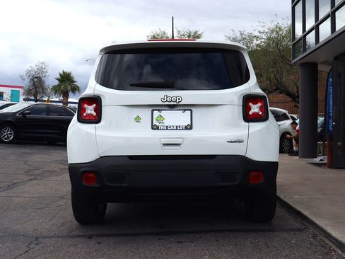 Used 2020 Jeep Renegade Latitude w/ Popular Equipment Group image 11