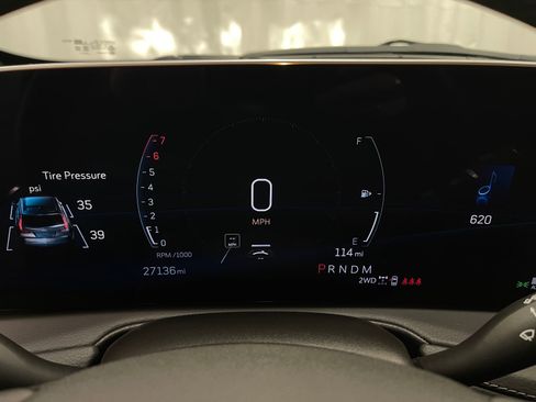 Used 2025 Cadillac XT4 Premium Luxury image 13